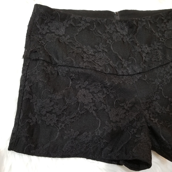 WINDSOR Shorts Black with lace on the outside, SIZE Large. - Picture 4 of 16